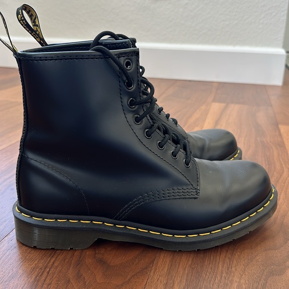 Men’s Dr. Marten 1460 - Picture 6 of 11